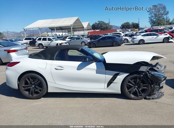 WBAHF3C02PWY11687 2023 BMW Z4 White Vista interior de 360 grados