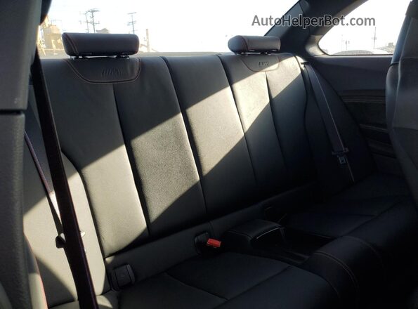 WBS2U7C09M7H19564 2021 BMW M2 Silver Vista de los asientos traseros