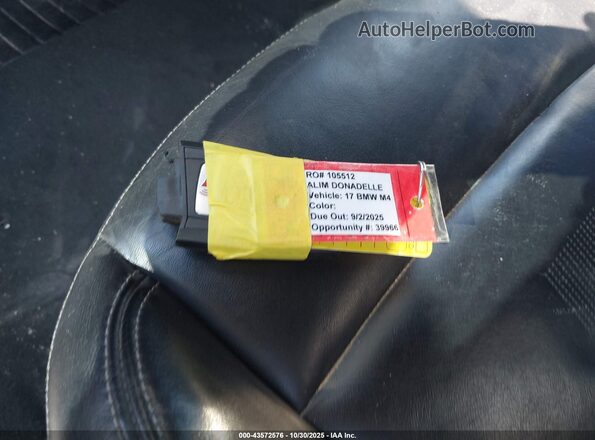 WBS3R9C36HA014349 2017 BMW M4 Yellow Widok deski rozdzielczej
