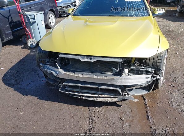 WBS3R9C36HA014349 2017 BMW M4 Yellow Widok z przodu