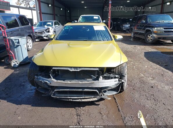 WBS3R9C36HA014349 2017 BMW M4 Yellow Widok wnętrza z tyłu