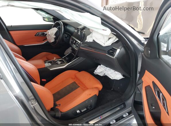 WBS43AY00NFM00110 2022 BMW M3 Gray Widok wnętrza z przodu