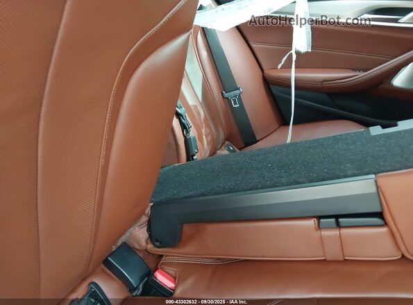 WBS83CH05MCF71418 2021 BMW M5 Orange Widok naklejki z numerem VIN