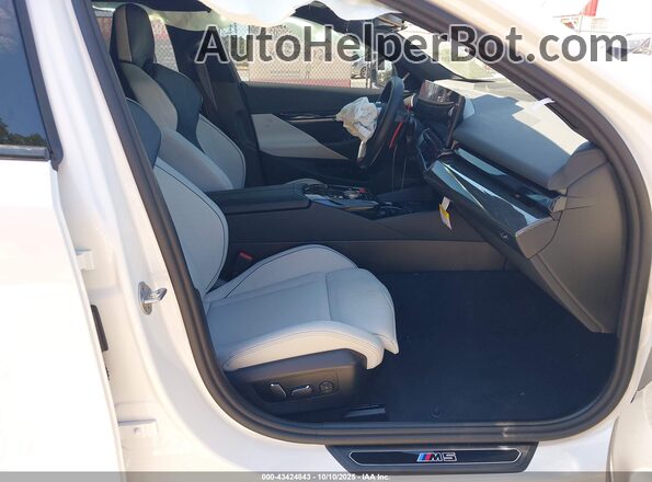 WBS83FK07SCT35809 2025 BMW M5 White Vista interior delantera