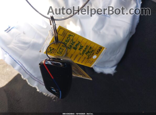 WBS83FK07SCT35809 2025 BMW M5 White Vista del salpicadero