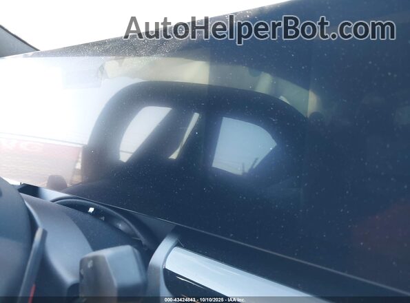 WBS83FK07SCT35809 2025 BMW M5 White Vista de los asientos traseros