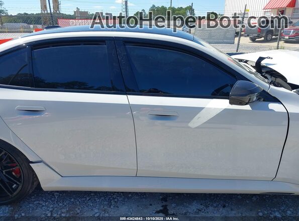 WBS83FK07SCT35809 2025 BMW M5 White Vista interior de 360 grados