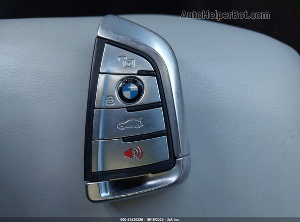 WBSAE0C0XLCD94929 2020 BMW M8 Gray Widok deski rozdzielczej