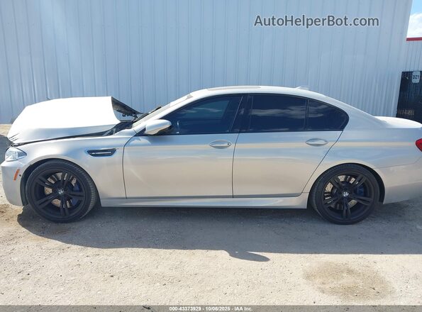 WBSFV9C59GD595742 2016 BMW M5 Silver Widok wnętrza 360 stopni