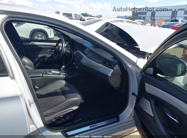WBSFV9C59GD595742 2016 BMW M5 Silver Widok wnętrza z przodu