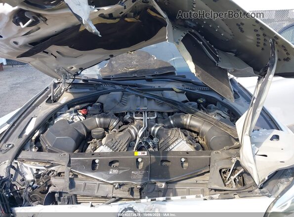 WBSFV9C59GD595742 2016 BMW M5 Silver Widok z tyłu