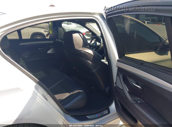 WBSFV9C59GD595742 2016 BMW M5 Silver Widok naklejki z numerem VIN