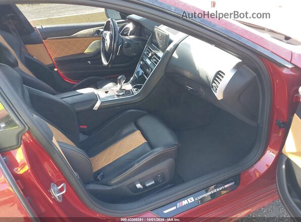 WBSGV0C00MCG30211 2021 BMW M8 Red Սալոնի դիմացի տեսք