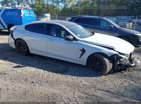 WBSGV0C01NCH51248 2022 BMW M8 White 360 interior view