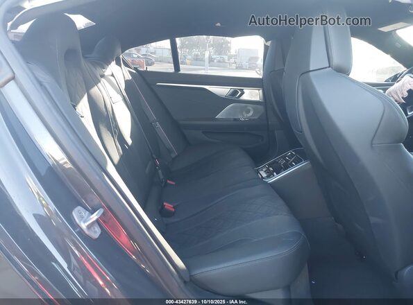 WBSGV0C08RCR49067 2024 BMW M8 Gray Vista de la etiqueta del VIN