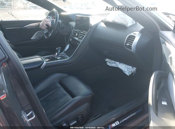 WBSGV0C08RCR49067 2024 BMW M8 Gray Vista interior delantera