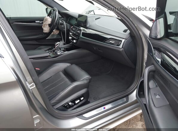 WBSJF0C51JB283968 2018 BMW M5 Gray Vista interior delantera