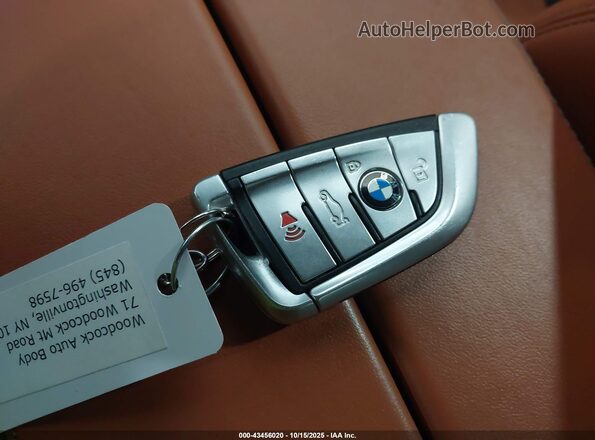 WBSJF0C56KB285457 2019 BMW M5 Blue Widok deski rozdzielczej