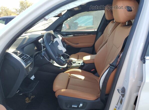 WBX47DP00PN190652 2023 BMW X3 White Вид салону спереду