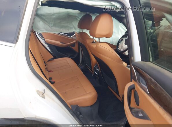 WBX57DP08PN216239 2023 BMW X3 White Vista de los asientos traseros