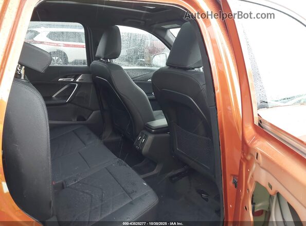 WBX73EF00R5017703 2024 BMW X1 Orange Vista de la etiqueta del VIN