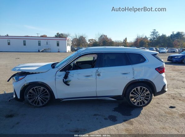 WBX73EF03S5048871 2025 BMW X1 White 360 interior view
