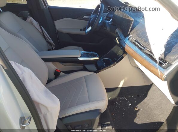 WBX73EF03S5048871 2025 BMW X1 White Front interior view