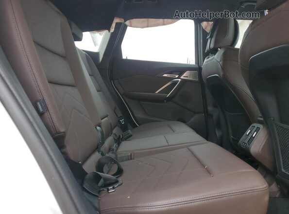 WBX73EF09P5W21036 2023 BMW X1 White Widok wnętrza z tyłu