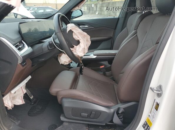 WBX73EF09P5W21036 2023 BMW X1 White Widok wnętrza z przodu
