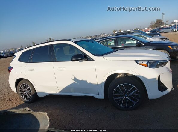 WBX73EF09P5X55562 2023 BMW X1 White Widok wnętrza 360 stopni
