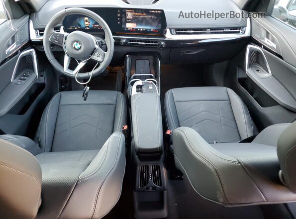 WBX73EF09T5409344 2026 BMW X1 Белый Вид панели приборов