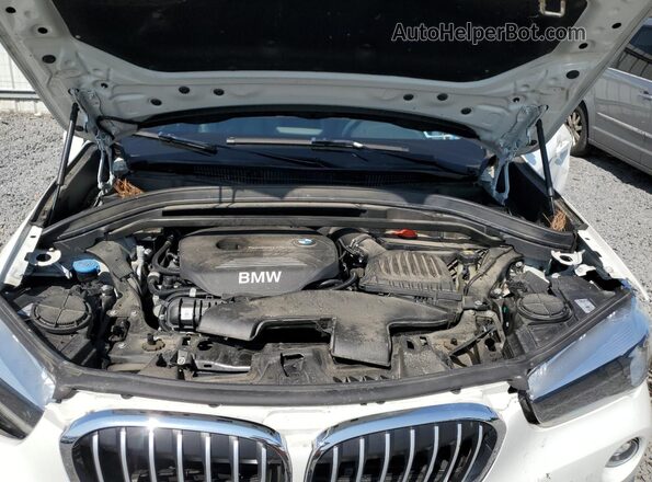 WBXHT3C32J5L30957 2018 BMW X1 White 