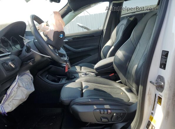 WBXHT3C32J5L30957 2018 BMW X1 White 