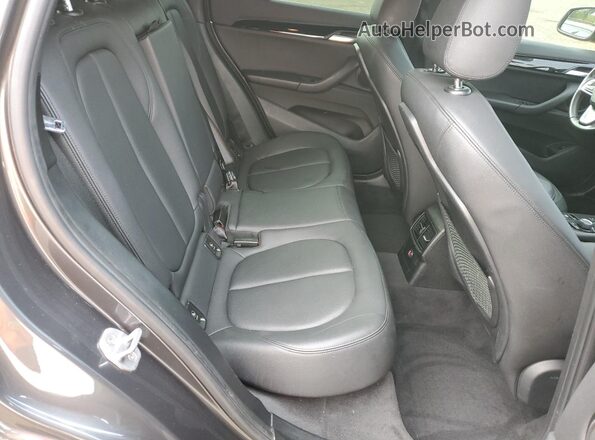 WBXHT3C38J5K22858 2018 BMW X1 Gray 