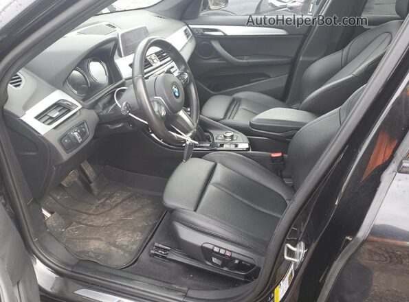 WBXHT3C57K5N57743 2019 BMW X1 Black Front interior view