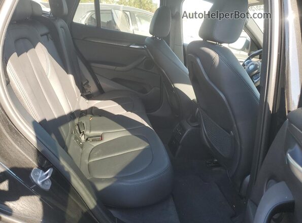 WBXHT3C58K5N75412 2019 BMW X1 Black Widok wnętrza z tyłu