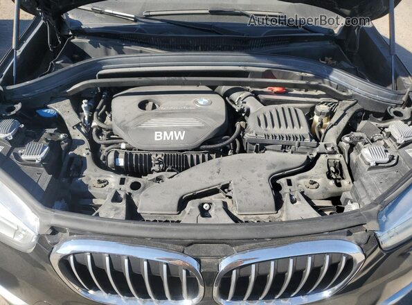 WBXHT3C58K5N75412 2019 BMW X1 Black Widok komory silnika