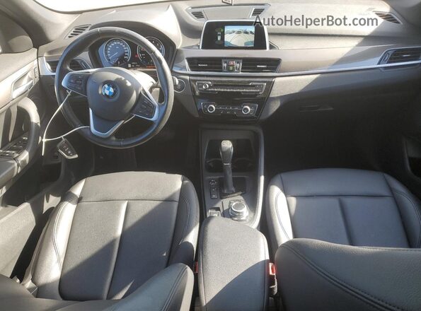 WBXHT3C58K5N75412 2019 BMW X1 Black Widok deski rozdzielczej