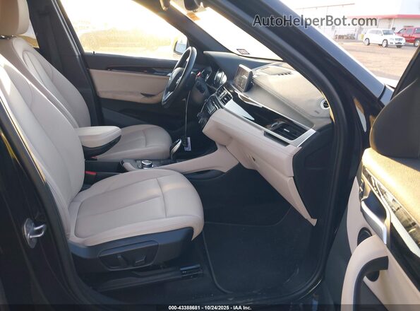 WBXJG7C06N5U68199 2022 BMW X1 Черный Вид салона спереди