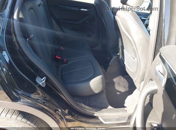 WBXJG9C01L5R31648 2020 BMW X1 Black VIN կոդի պիտակի տեսք