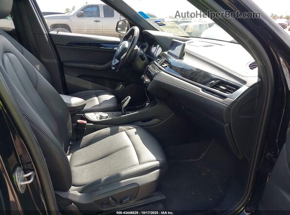 WBXJG9C08L5P96149 2020 BMW X1 Black Widok wnętrza z przodu