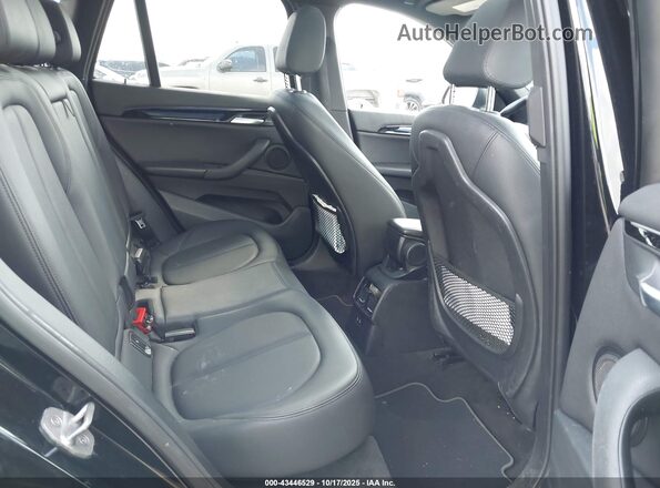 WBXJG9C08L5P96149 2020 BMW X1 Black Widok naklejki z numerem VIN