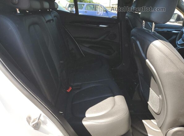 WBXYJ1C00N5U30013 2022 BMW X2 White Widok wnętrza z tyłu