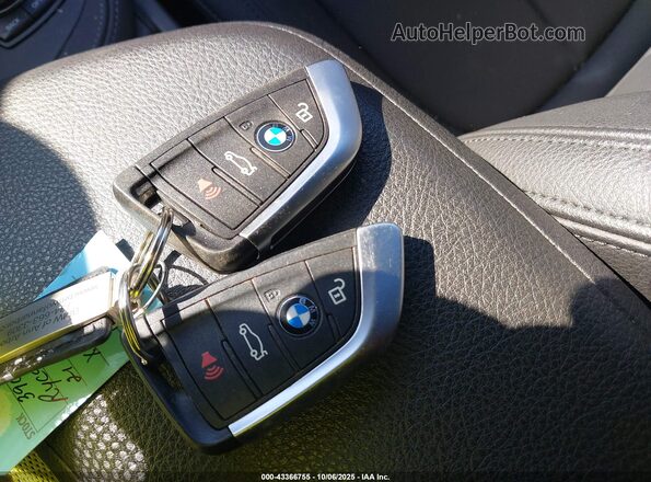 WBXYJ1C01M5S78614 2021 BMW X2 White Առջևի վահանակի տեսք