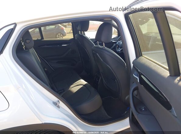 WBXYJ1C01M5S78614 2021 BMW X2 White VIN կոդի պիտակի տեսք