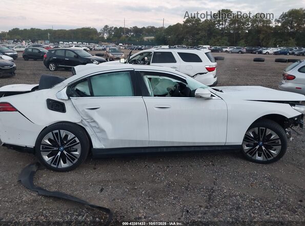 WBY13HG06SCT23369 2025 BMW OTHER White ხელსაწყოთა პანელის ხედი