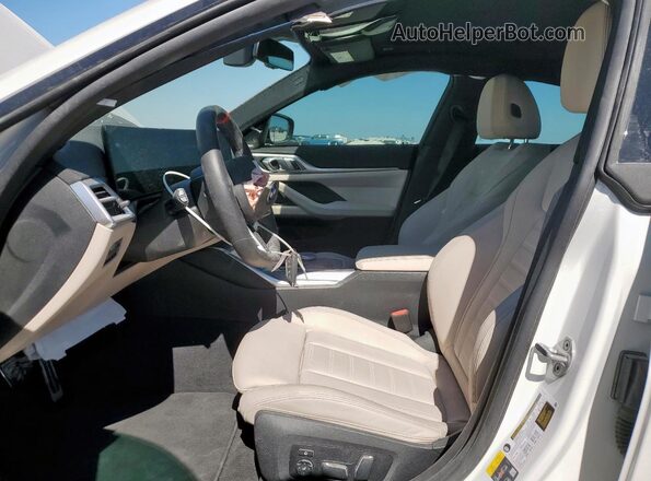 WBY33HD08SFT95444 2025 BMW I4 White Vista interior delantera