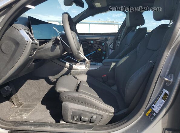 WBY43HD05SFU20563 2025 BMW I4 Gray Vista interior delantera