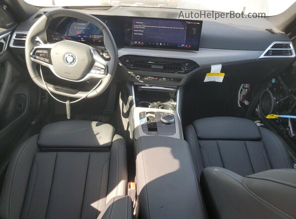 WBY43HD05SFU20563 2025 BMW I4 Gray Vista del salpicadero