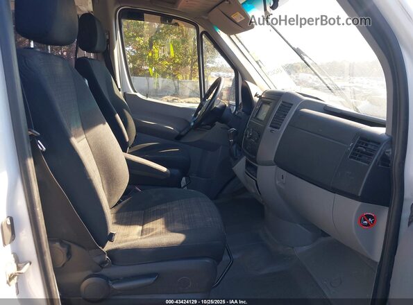 WD3PE7DD0GP270587 2016 MERCEDES-BENZ SPRINTER Белый Вид салона спереди
